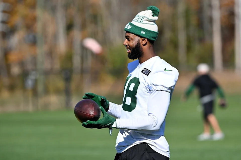 Jets wide receiver Mike Williams (18) practices in Florham Park, NJ. Bill Kostroun/New York Post