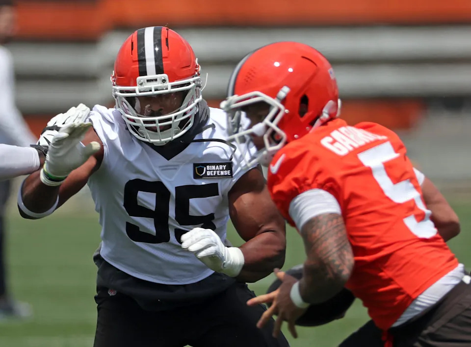 Browns defensive end Myles Garrett closes in on quarterback Dillon Gabriel during practice at minicamp, Tuesday, June 10, 2025, in Berea.