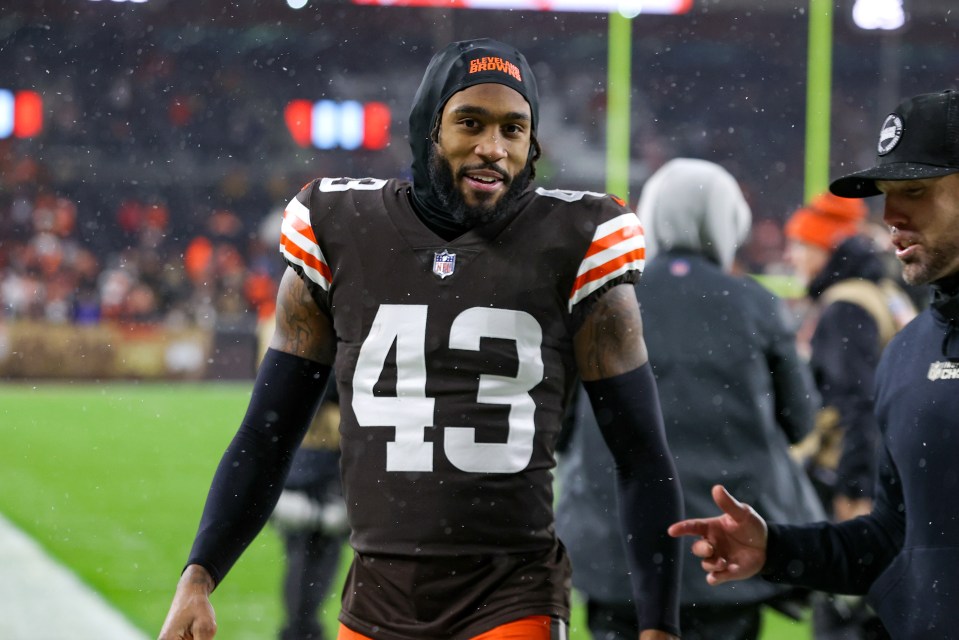 John Johnson III, Cleveland Browns safety #43, leaving the field.