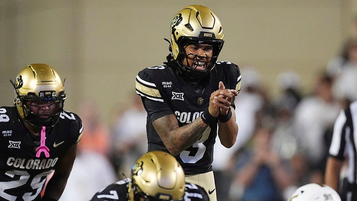 Kaidon Slater takes a snap