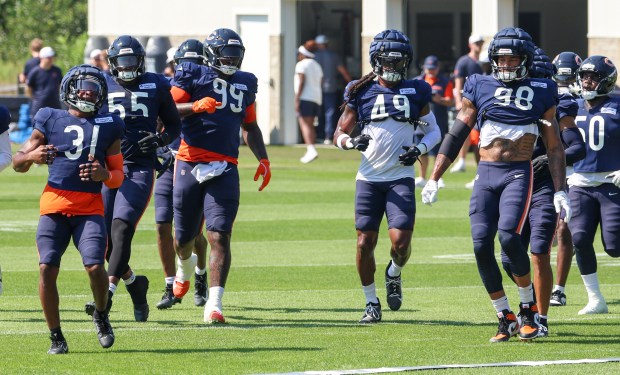 The Bears defense runs onto the field during a joint practice with the Dolphins at Halas Hall on Aug. 8, 2025, in Lake Forest. (Stacey Wescott/Chicago Tribune)