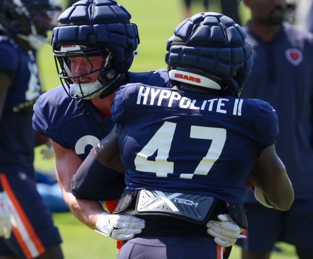 Bears linebackers Swayze Bozeman, left, and Ruben Hyppolite II square off during a joint practice with the Dolphins at Halas Hall on Aug. 8, 2025, in Lake Forest. (Stacey Wescott/Chicago Tribune)