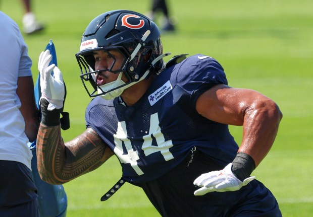 Bears linebacker Noah Sewell runs during a joint practice with the Dolphins at Halas Hall on Aug. 8, 2025, in Lake Forest. (Stacey Wescott/Chicago Tribune)