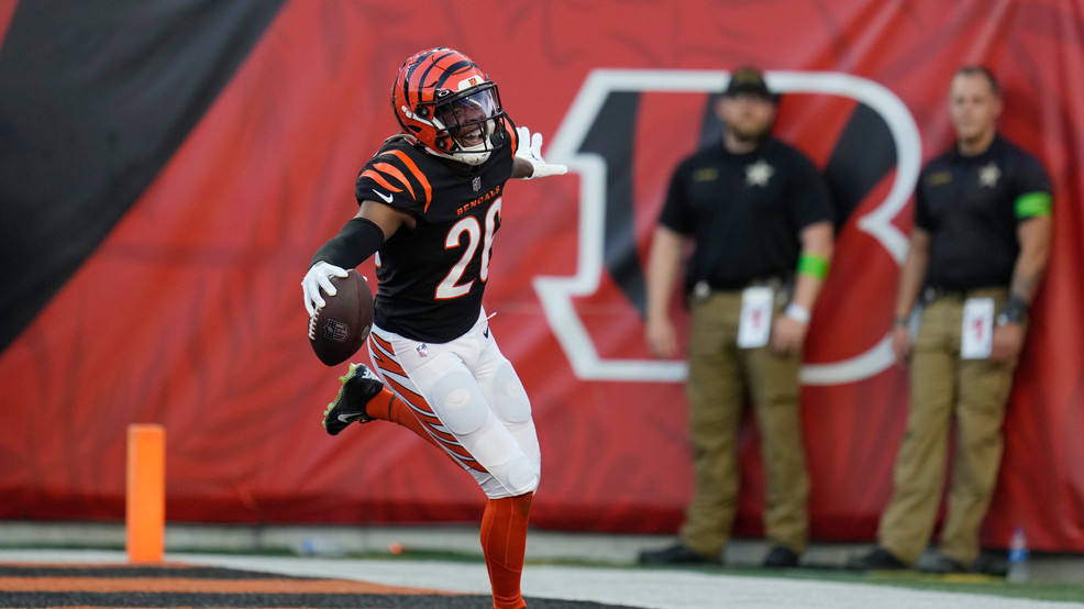 Bengals safety Anderson gives mother special 50th birthday gift, surprises her with house