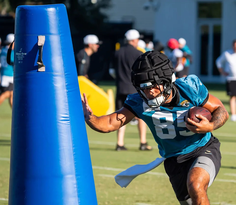 Jacksonville Jaguars tight end Brenton Strange (85) hits a dummy during an NFL training camp second session at the Miller Electric Center, Thursday, July 24, 2025, in Jacksonville, Fla. [Doug Engle/Florida Times-Union]