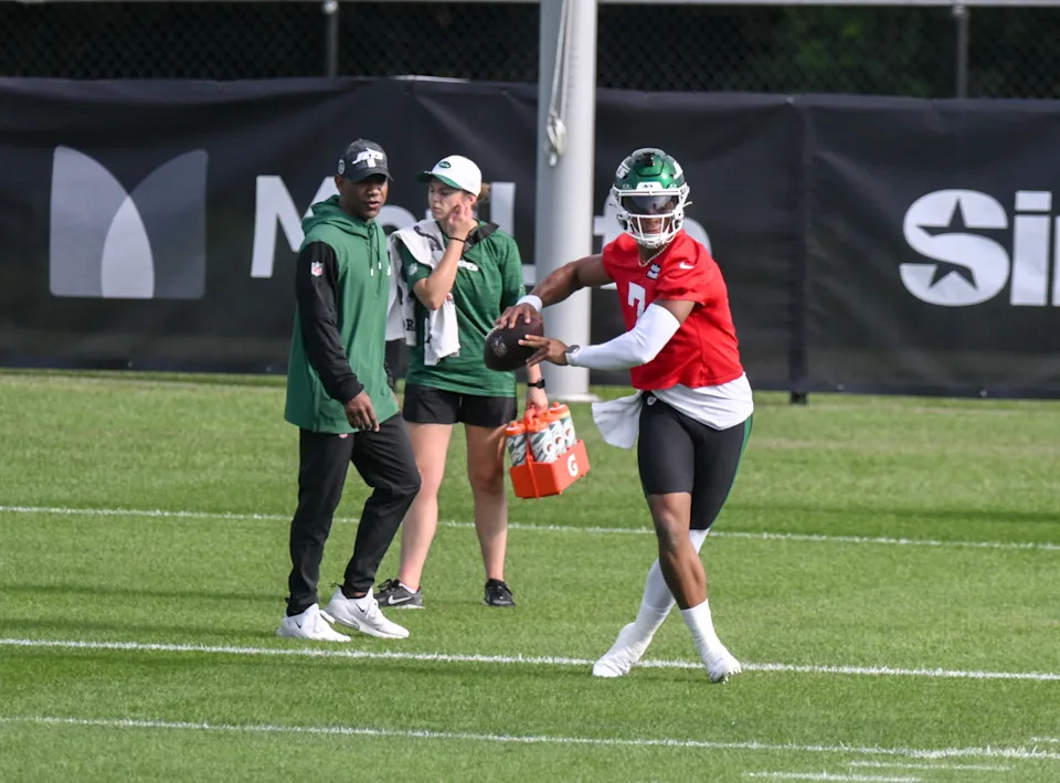 Jul 23, 2025; Florham Park, NY, USA; New York Jets quarterback Justin Fields (7) participates in a drill during training camp at Atlantic Health Jets Training Center. Mandatory Credit: John Jones-Imagn Images