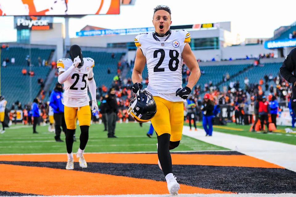 Dec 1, 2024; Cincinnati, Ohio, USA; Pittsburgh Steelers safety Miles Killebrew (28) runs off the field after the victory over the Cincinnati Bengals at Paycor Stadium. Mandatory Credit: Katie Stratman-Imagn Images