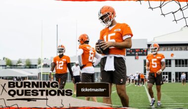 Who will the Browns start at quarterback against the Eagles?