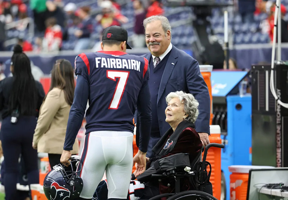 Dec 18, 2022; Houston, Texas, USA; Houston Texans Co-Founder and Senior Chair Janice Mcnair and chief executive officer D. Cal McNair talk with place kicker Ka'imi Fairbairn (7) before the game against the Kansas City Chiefs at NRG Stadium. Mandatory Credit: Troy Taormina-USA TODAY Sports
