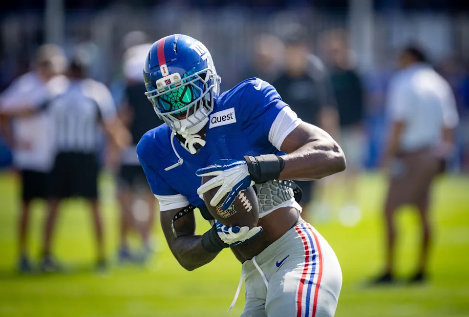 New York Giants linebacker Brian Burns (0) participates in drills during a joint training camp practice with the New York Jets, Wednesday, August 13, 2025, in East Rutherford, N.J.