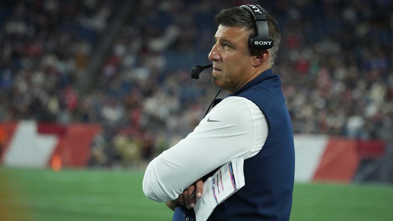 Mike Vrabel Makes His Coaching Debut with the Patriots