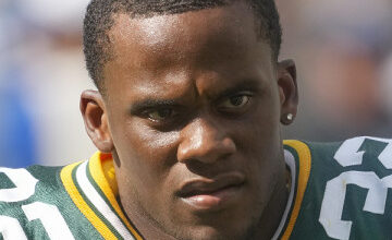 MarShawn Lloyd Working off to side