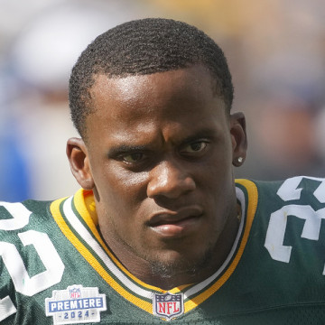 MarShawn Lloyd Working off to side