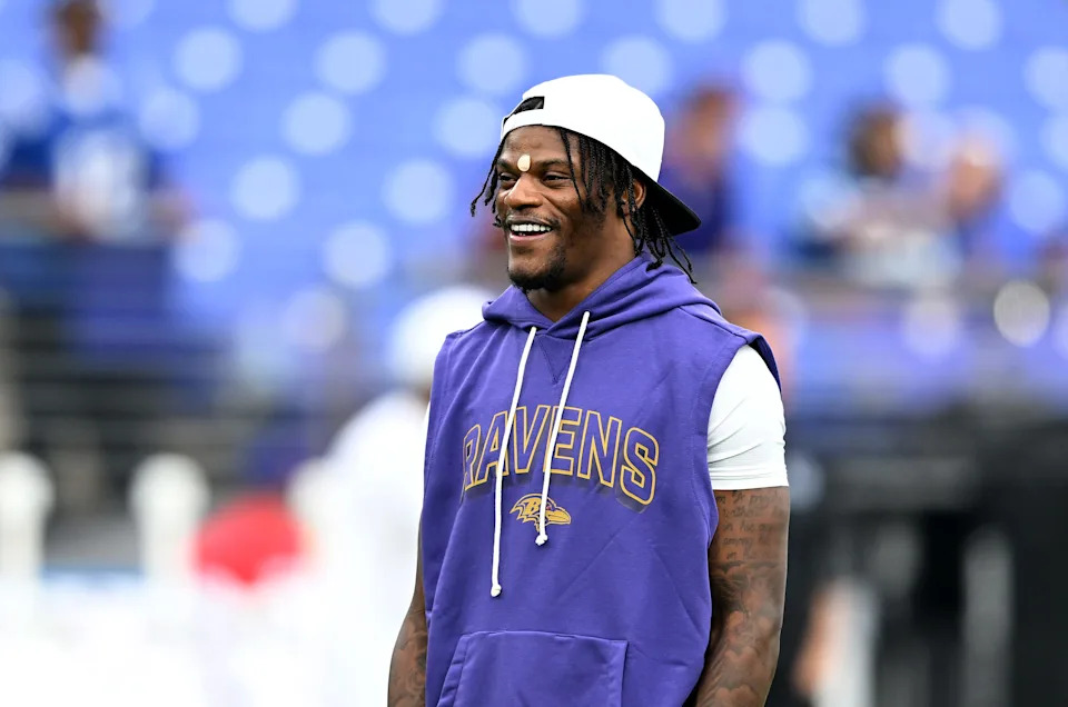 BALTIMORE, MARYLAND - AUGUST 07: Lamar Jackson #8 of the Baltimore Ravens warms up before the game against the Indianapolis Colts during the NFL Preseason 2025 at M&T Bank Stadium on August 07, 2025 in Baltimore, Maryland. (Photo by Greg Fiume/Getty Images)