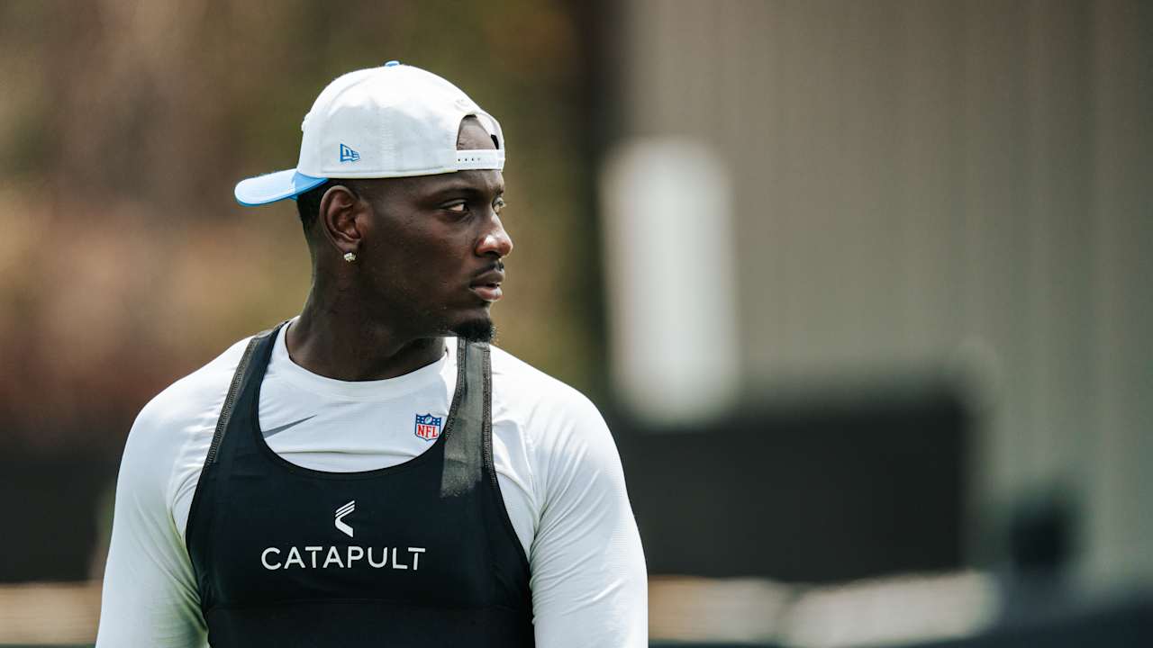 Nic Scourton back on practice field after health scare in Houston