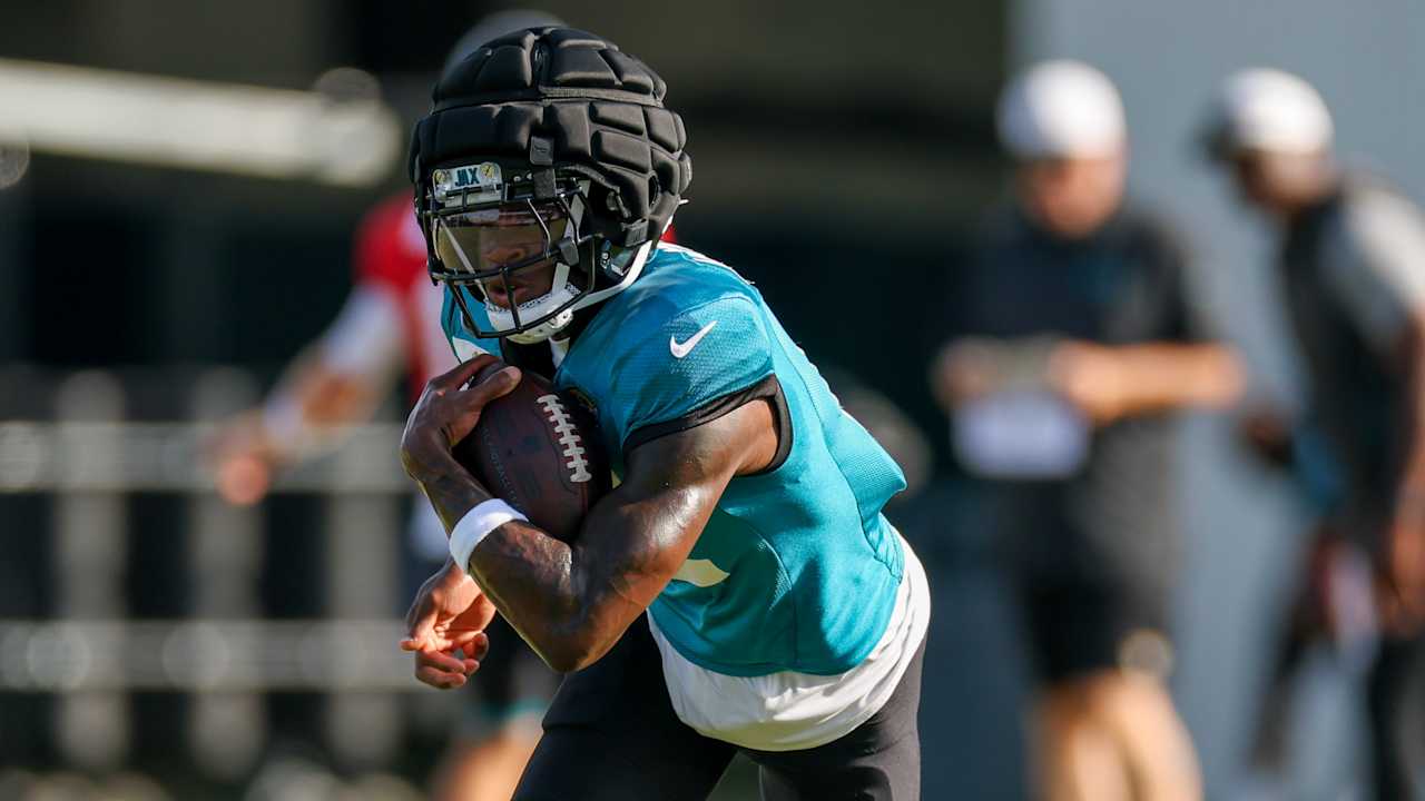 Playing both sides of ball now part of Travis Hunter's regular routine with Jaguars