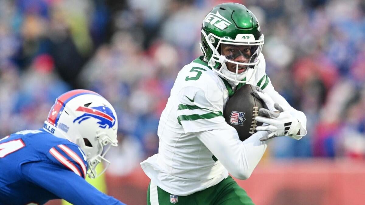 Fantasy Football Rankings 2025: Busts by NFL model that predicted Raheem Mostert's challenging year