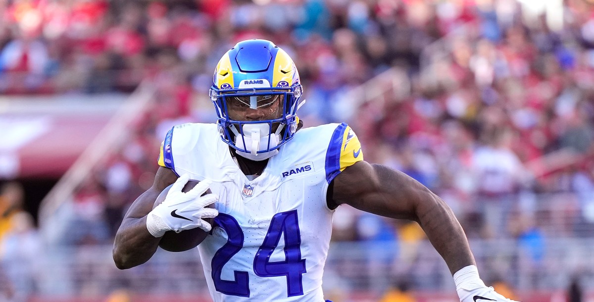 Chicago Bears sign running back Royce Freeman