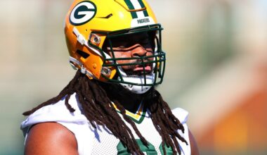 Packers sign center after Family Night struggles