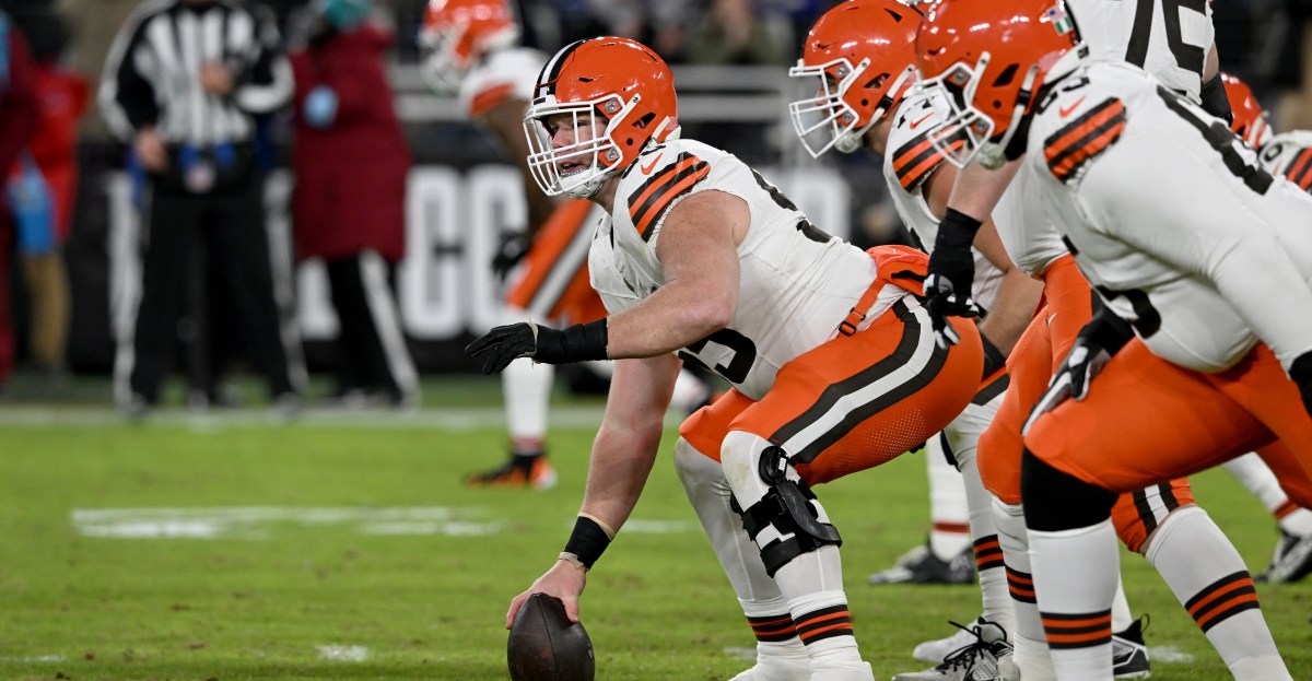 Browns injury: Ethan Pocic leaves Rams game with leg injury