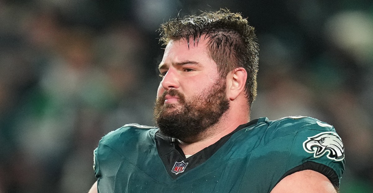 Landon Dickerson injury: Eagles Pro Bowl guard carted off field during public practice