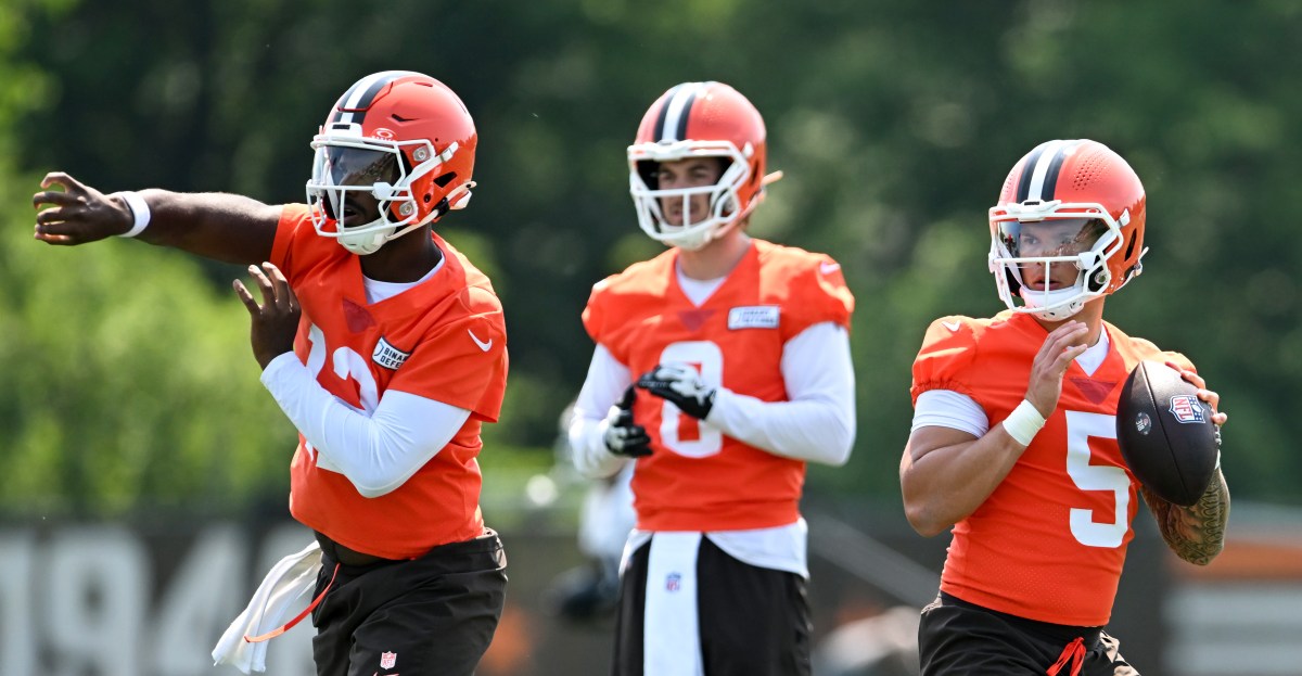 Browns trade QB to Raiders, get NFL draft pick in return