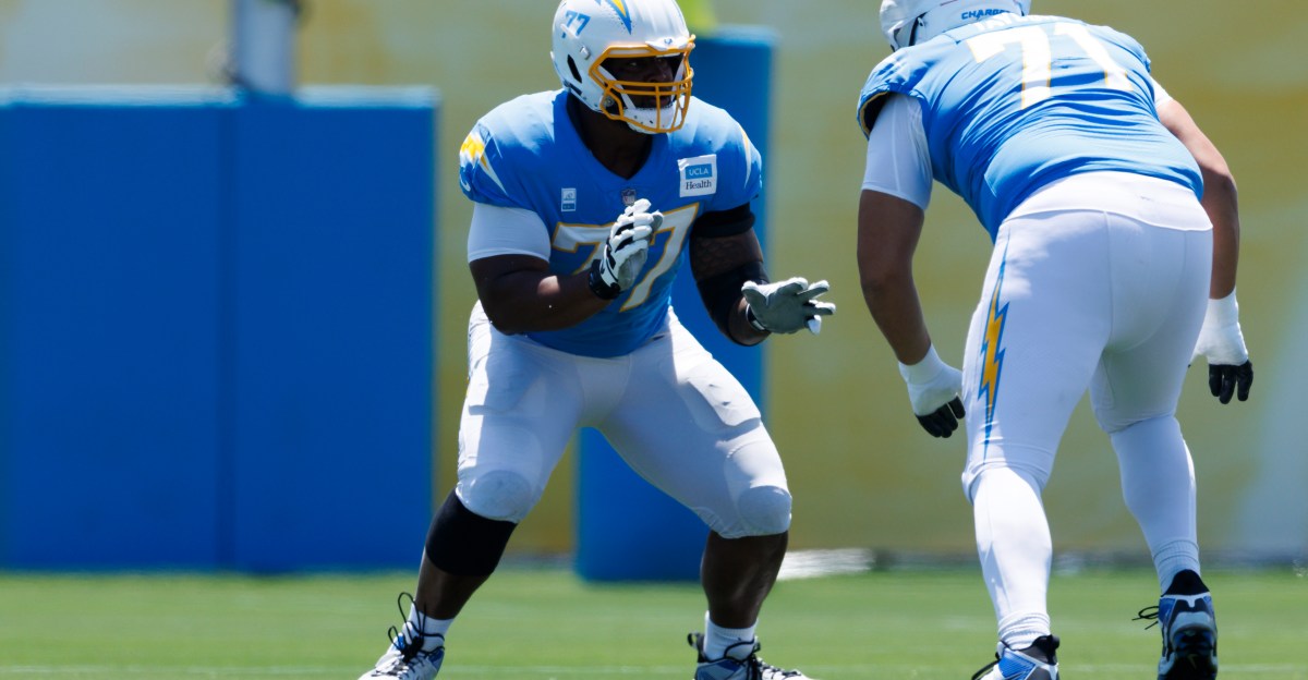 Los Angeles Chargers urged to re-sign offensive lineman in free agency
