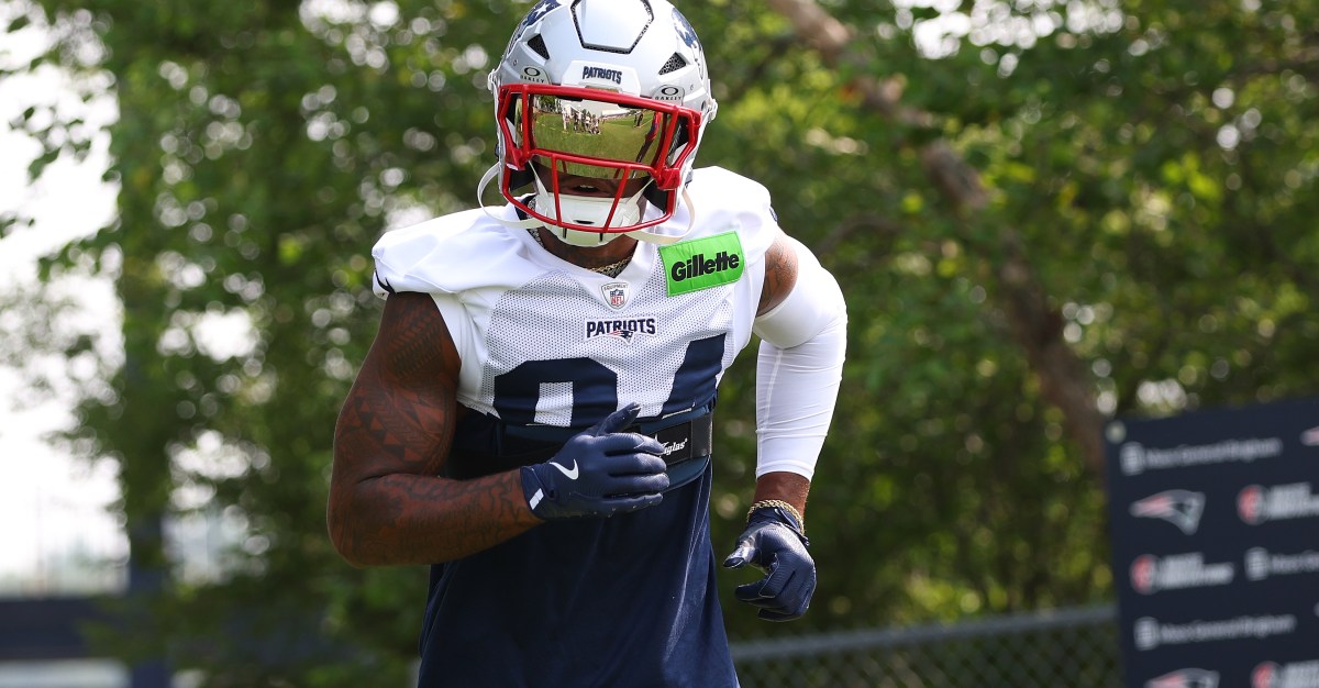 Patriots links: ‘Tis better to receive: Pats keep 8 WRs