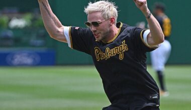 "How To Rob a Bank" actor Nicholas Hoult visits the sidelines of Steelers' preseason game