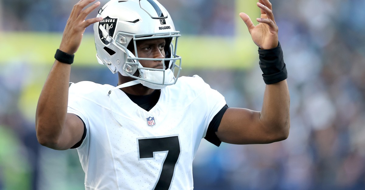Former Seahawks QB Geno Smith double flips off heckling fan