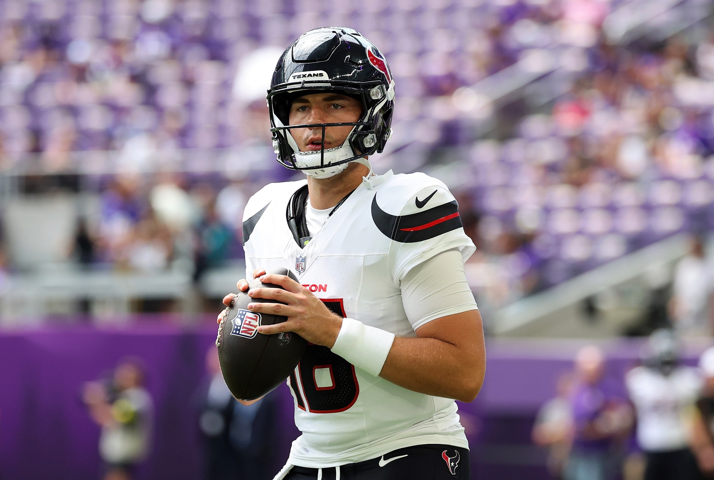 MINNEAPOLIS, MINNESOTA - AUGUST 09: Graham Mertz #18 of the Houston Texans warms up prior to the NFL Preseason 2025 game between Houston Texans and Minnesota Vikings at U.S. Bank Stadium on August 09, 2025 in Minneapolis, Minnesota. (Photo by David Berding/Getty Images)