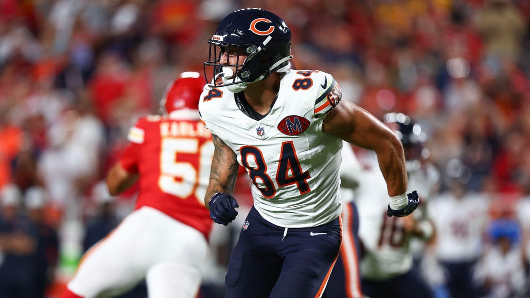 KANSAS CITY, MISSOURI - AUGUST 22: Colston Loveland #84 of the Chicago Bears runs during the second quarter of an NFL Preseason 2025 game between Chicago Bears and Kansas City Chiefs at Arrowhead Stadium on August 22, 2025 in Kansas City, Missouri.