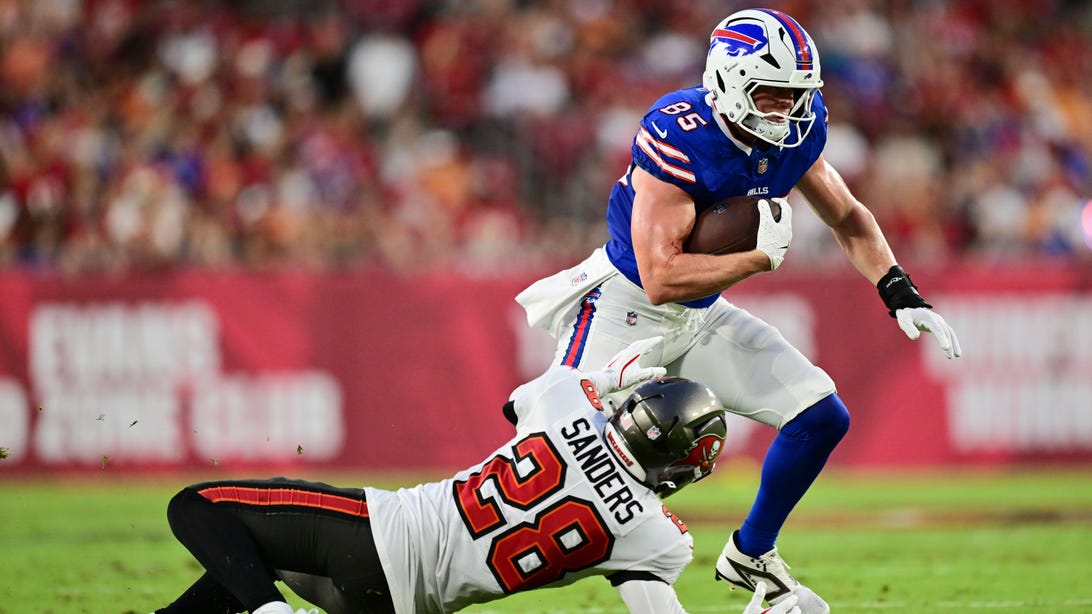 TAMPA, FLORIDA - AUGUST 23: Jackson Hawes #85 of the Buffalo Bills breaks a tackle from Shilo Sanders #28 of the Tampa Bay Buccaneers in the first half during the NFL Preseason 2025 game between Buffalo Bills and Tampa Bay Buccaneers at Raymond James Stadium on August 23, 2025 in Tampa, Florida.
