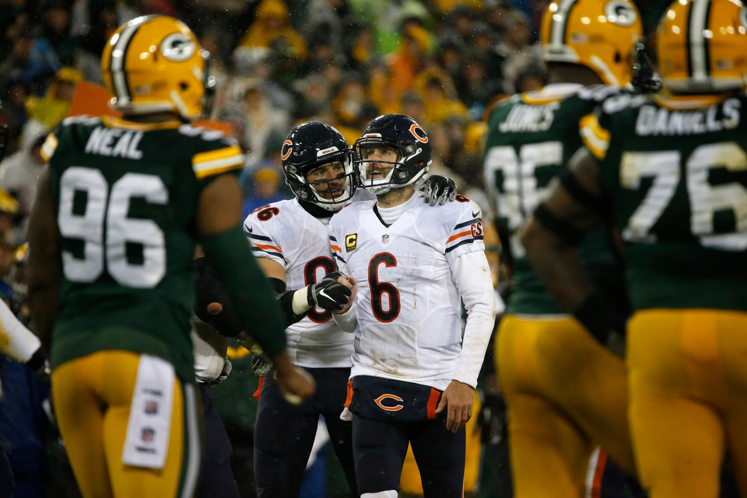 Chicago Bears quarterback Jay Cutler (6) and Chicago Bears tight end Zach Miller (86) after a play to Chicago Bears wide receiver Marquess Wilson (10), which is later ruled on the one-yard line against the Green Bay Packers during the second quarter on Thursday, Nov. 26, 2015, at Lambeau Field in Green Bay, Wis. (Jose M. Osorio/Chicago Tribune/Tribune News Service via Getty Images)