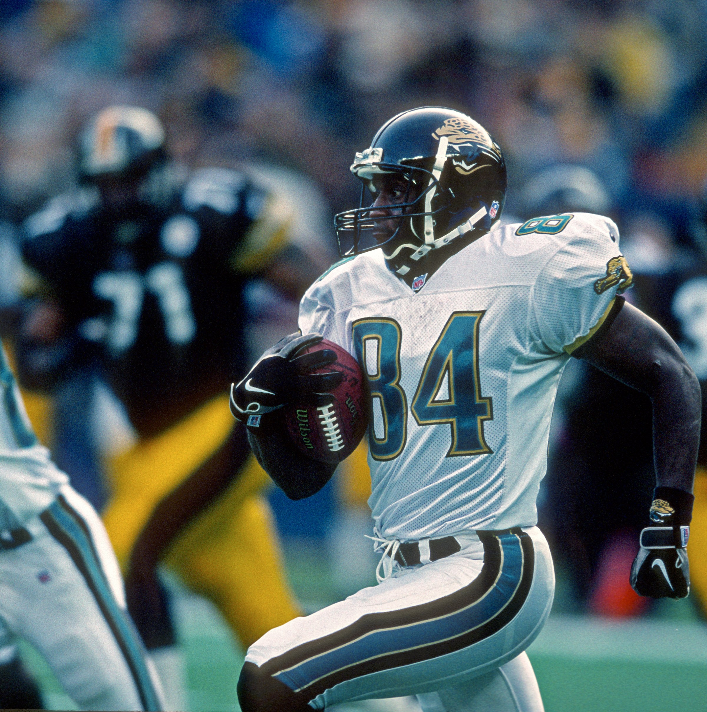 PITTSBURGH, PA - NOVEMBER 22: Wide receiver Reggie Barlow #84 of the Jacksonville Jaguars runs with the football during a game against the Pittsburgh Steelers at Three Rivers Stadium on November 22, 1998 in Pittsburgh, Pennsylvania. (Photo by George Gojkovich/Getty Images) *** Local Caption *** Reggie Barlow