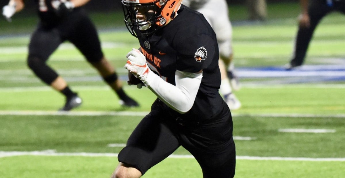 Transfer portal LB signs with Michigan Football