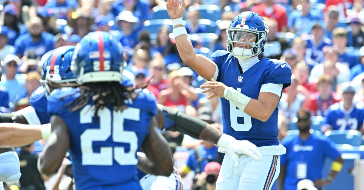 PFF grades and snap counts for the Giants’ 34-25 victory over the Buffalo Bills