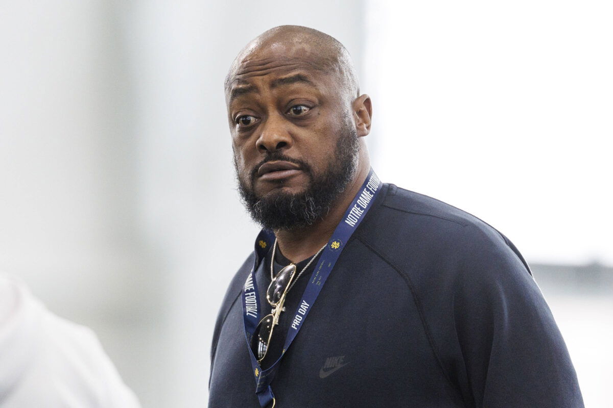 NFL Media’s Odd Gesture for Mike Tomlin Makes Steelers HC Leave Podium Immediately