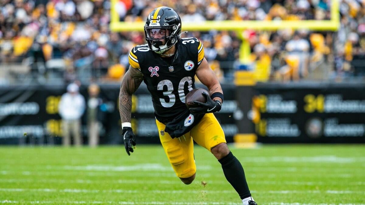 Fantasy football rankings 2025: Busts by proven NFL model that called Raheem Mostert's regression