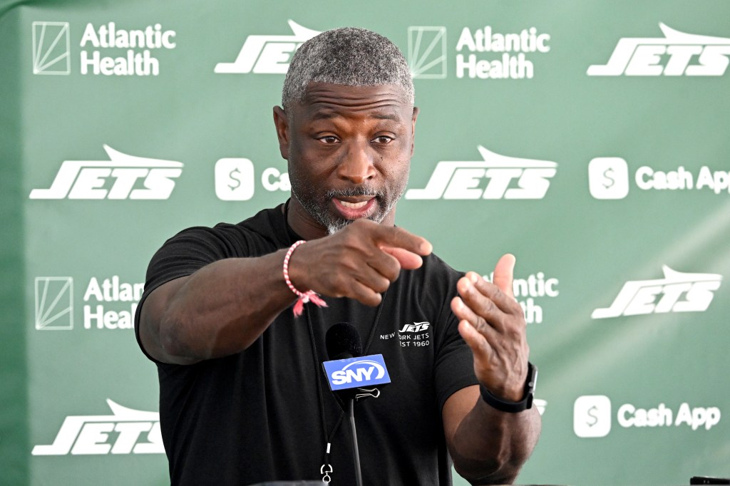 Jets coach Aaron Glenn speaking at a press conference.