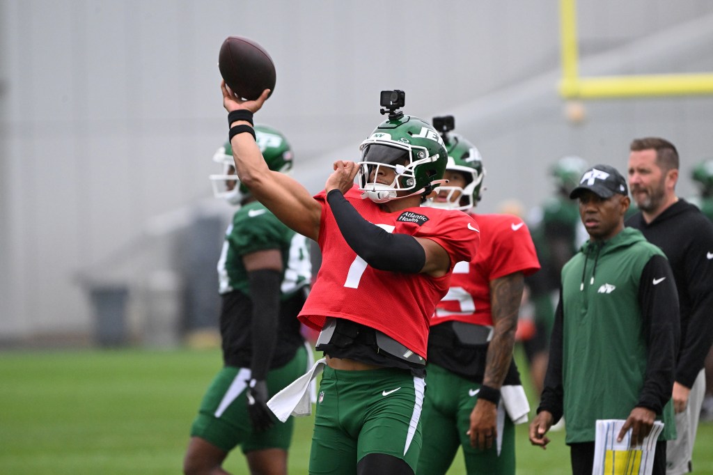 Jets quarterback Justin Fields throwing a football at practice.