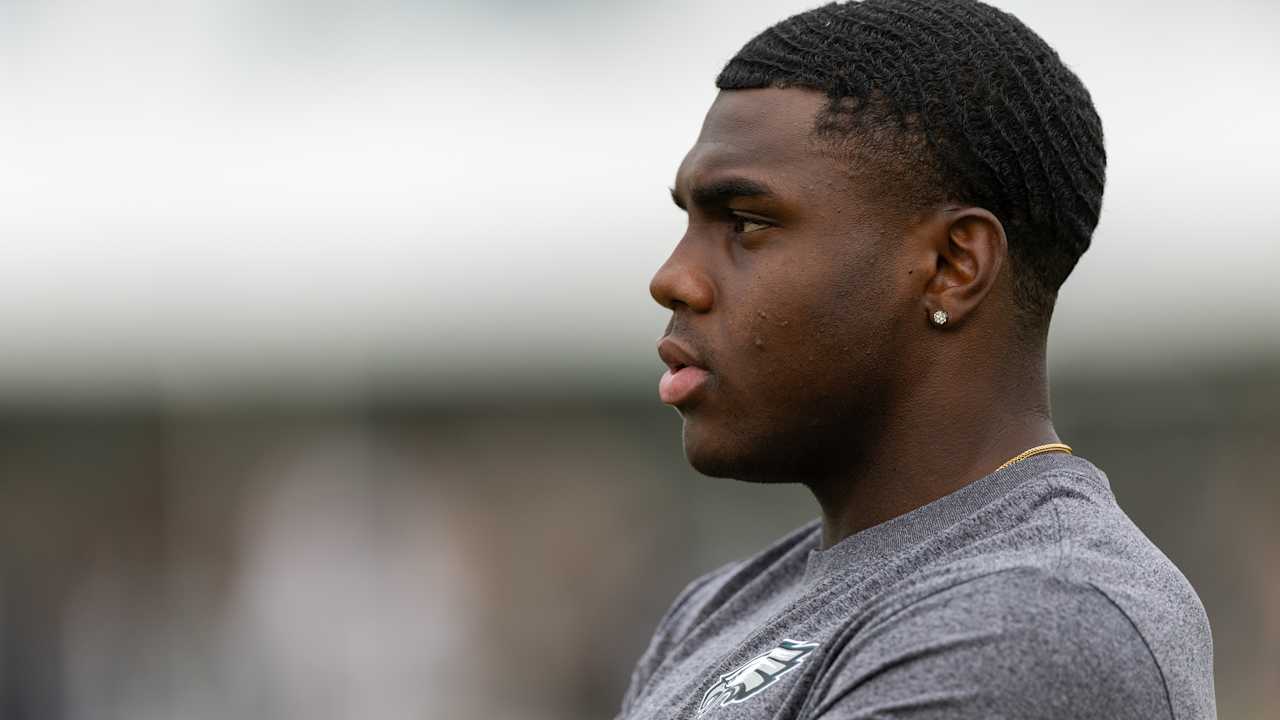 Eagles acquire CB Jakorian Bennett from the Raiders in exchange for DT Thomas Booker