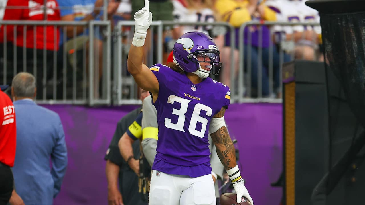Zavier Scott’s Vision, Patience & Tempo Show Up in Vikings Screen Game