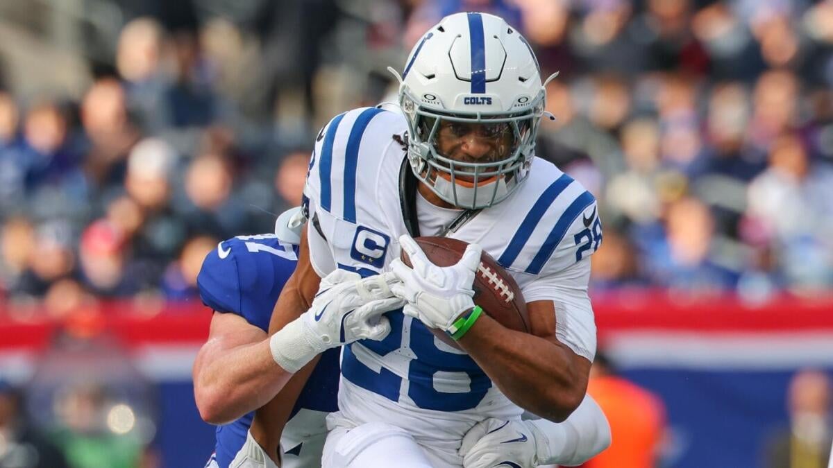 Fantasy Football Rankings 2025: Busts by NFL model that predicted Raheem Mostert's down season