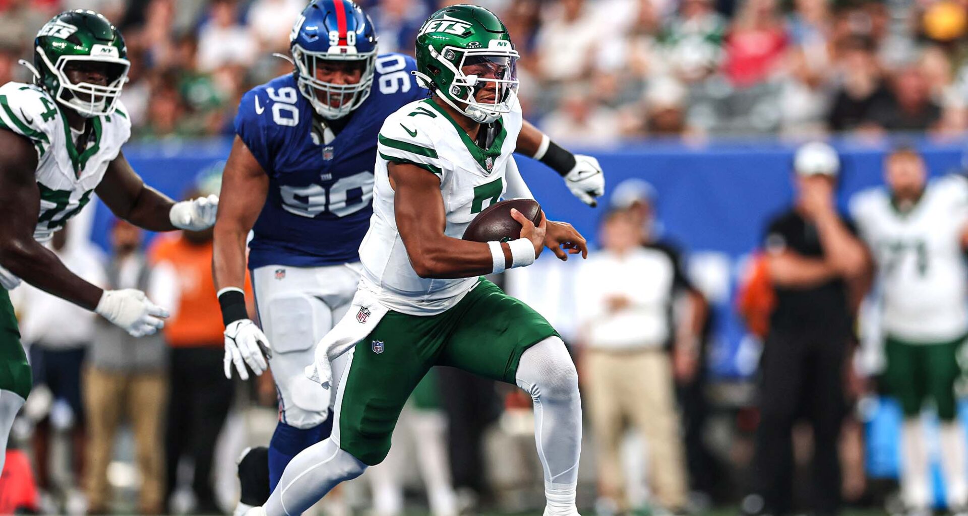 Giants roll through Jets in Snoopy Bowl, 31-12