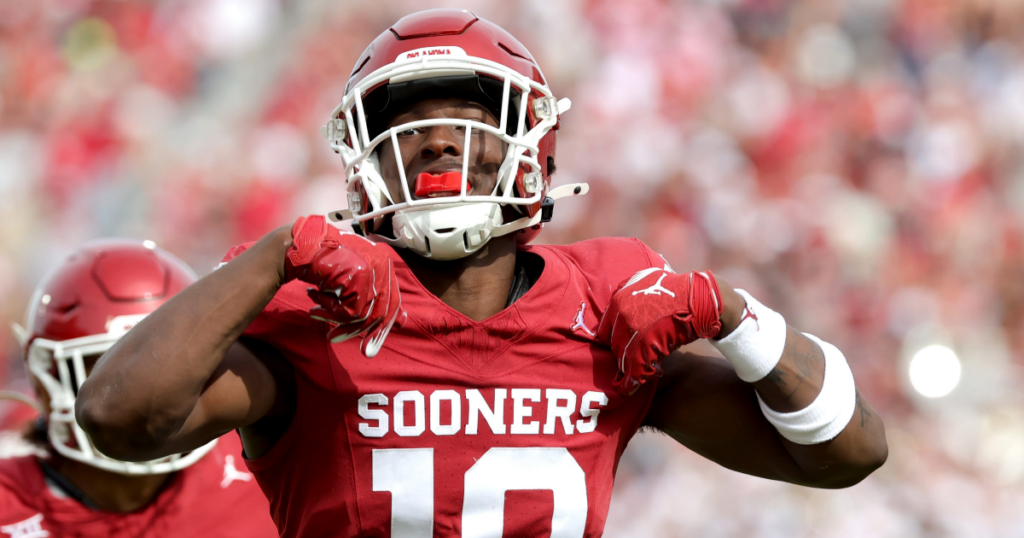 Oklahoma linebacker Kip Lewis left the game with injury in the third quarter on Saturday.