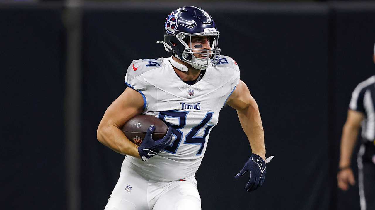 Signed TE Nick Vannett