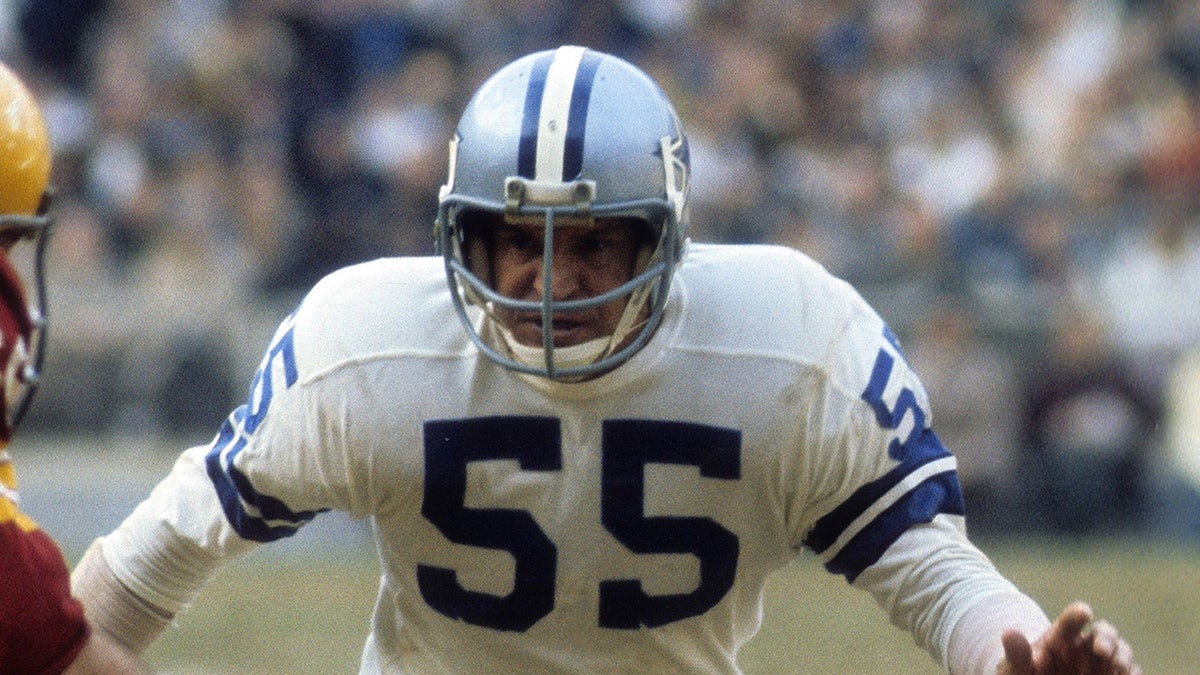 Lee Roy Jordan plays in a Dallas Cowboys game