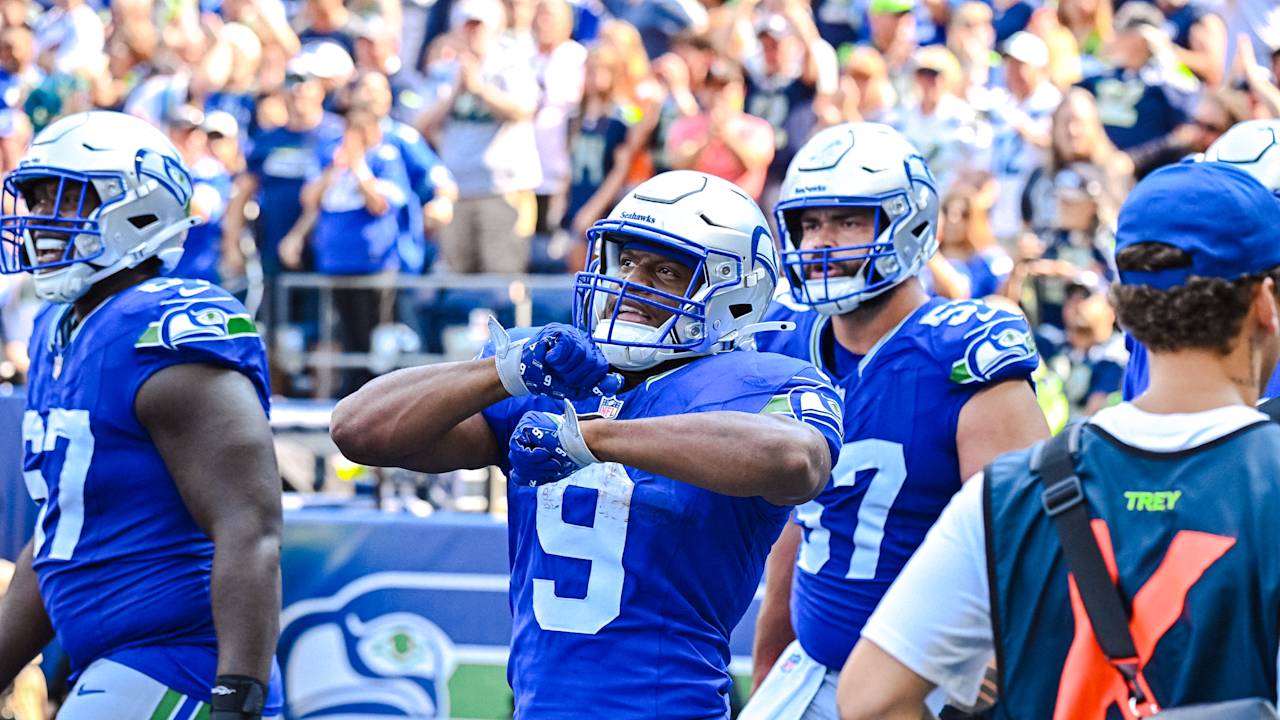 Kenneth Walker III Sets Offensive Tone In Second Half Of Seahawks 26-20 Win