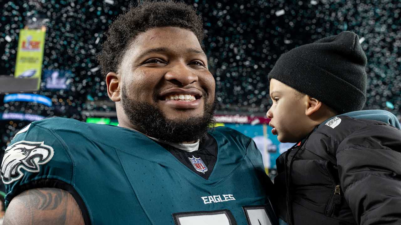 Eagles agree to acquire T Fred Johnson from Jaguars, send T/G Darian Kinnard to the Packers